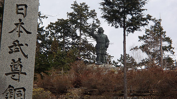 日本武尊（やまとたけるのみこと）の銅像
